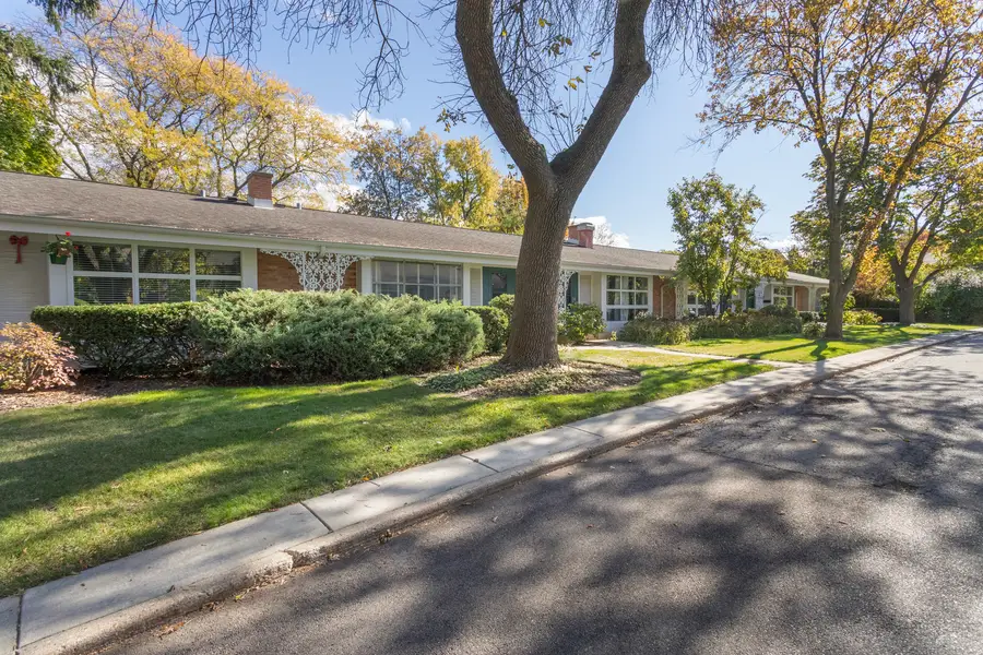 609 Carriage Hill Drive, Glenview, IL 60025 - #2