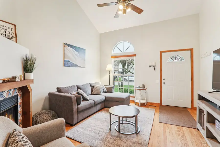 24 N Oltendorf Road, Streamwood, IL 60107 - #3