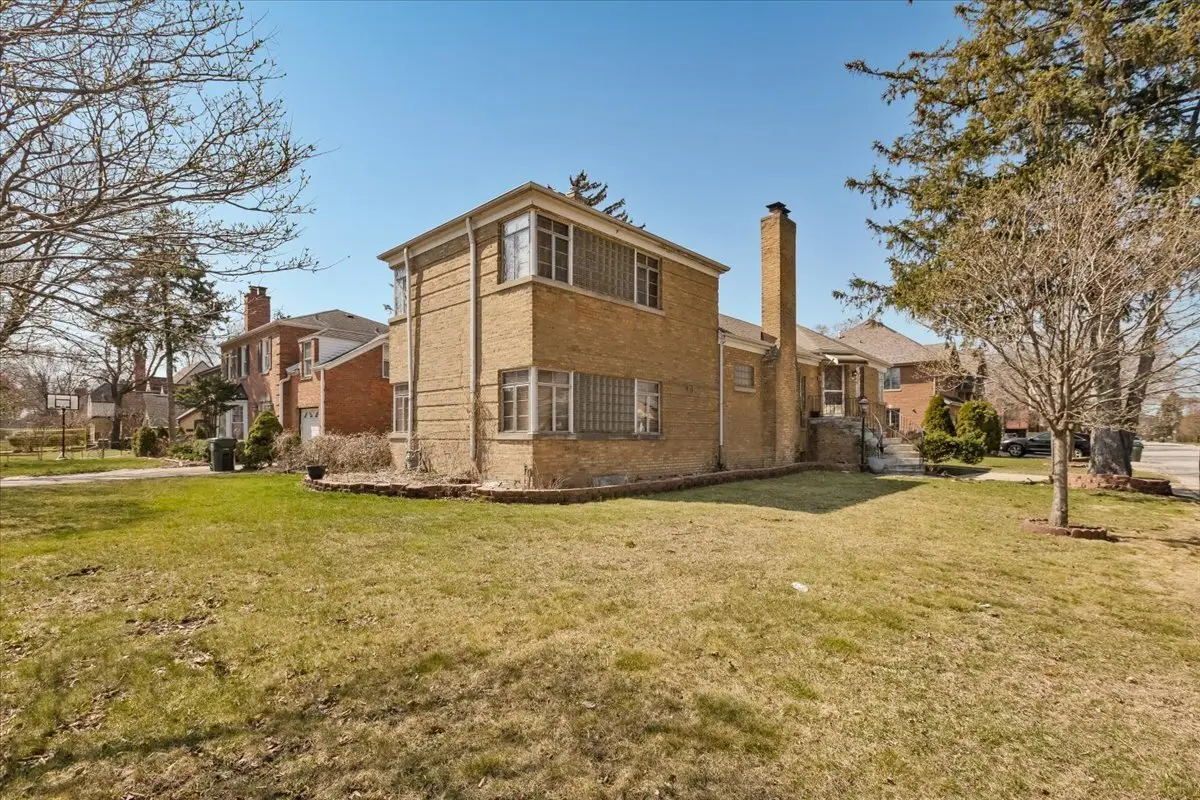 6956 N Kenton Avenue, Lincolnwood, IL 60712 - #1