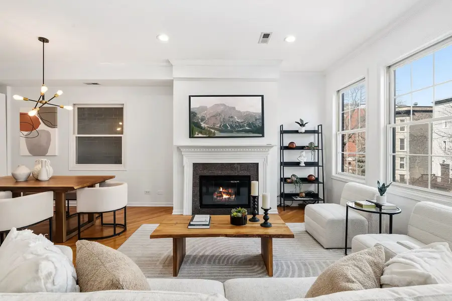 909 W Roscoe Street #2, Chicago, IL 60657 - #3