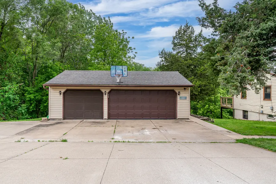 642 8th Street, Silvis, IL 61282 - #3