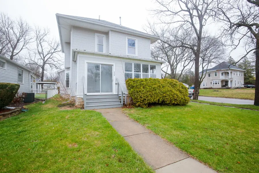 529 E Mckenney Street, Dixon, IL 61021 - #2