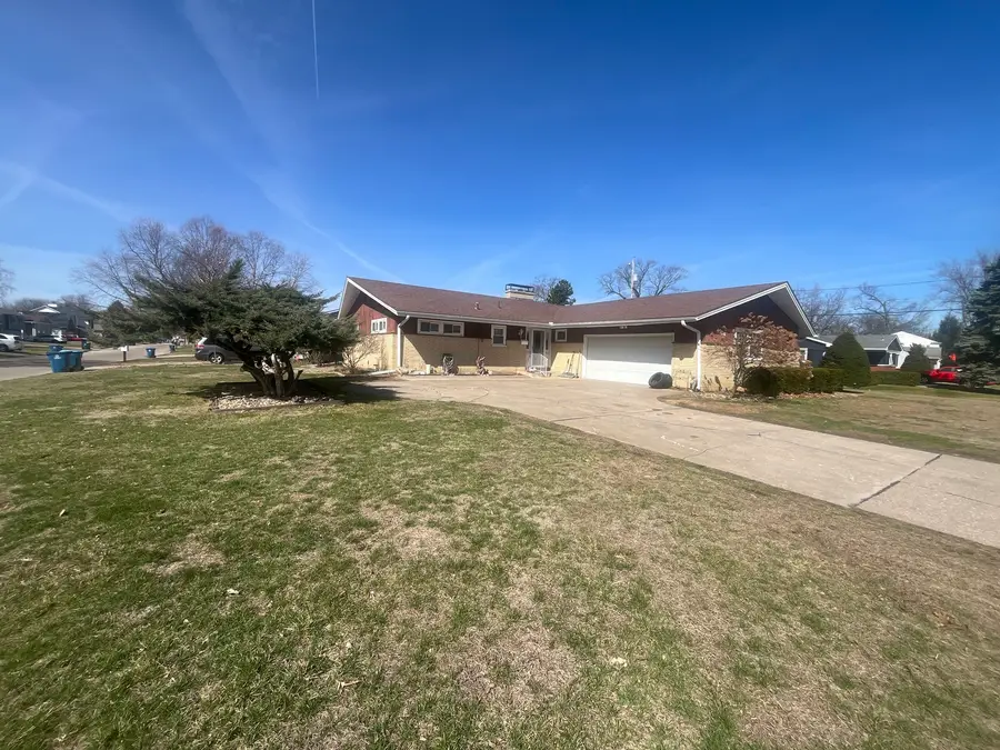 4019 5th Street, East Moline, IL 61244 - #2