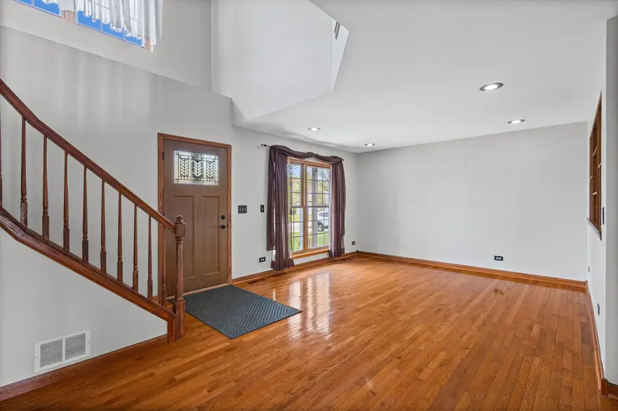 698 Juli Drive, South Elgin, IL 60177 - #3