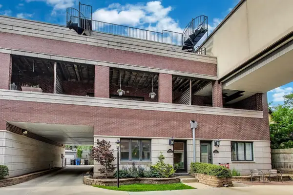 1910 W Addison Street #F, Chicago, IL 60613