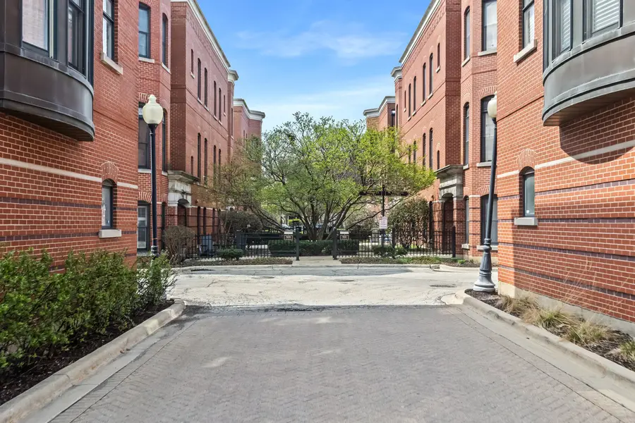 909 W Village Court, Chicago, IL 60608 - #3