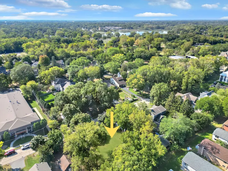 212 W Ellis Avenue, Libertyville, IL 60048 - #2