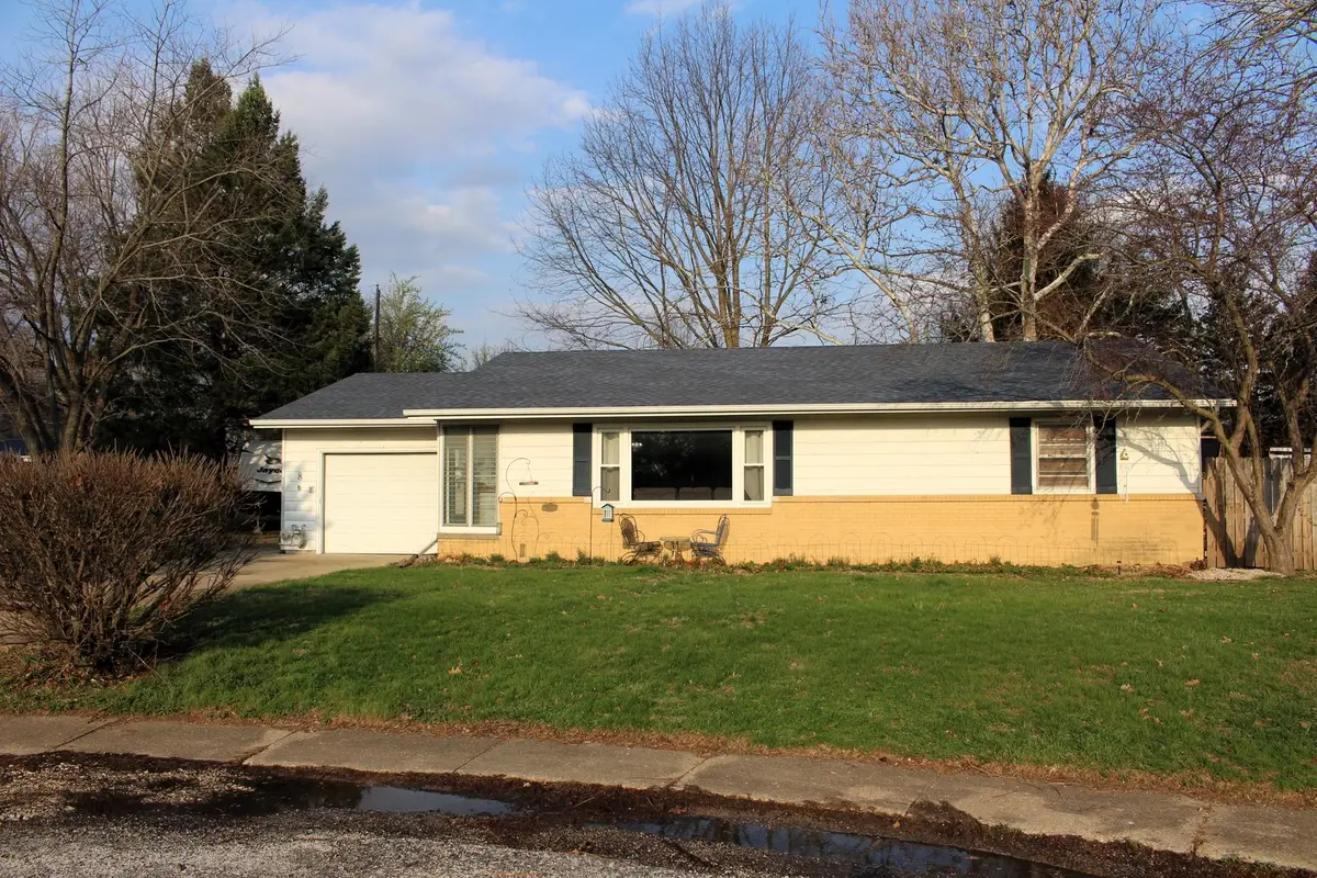 8 Edgelea Circle, Clinton, IL 61727 - #1