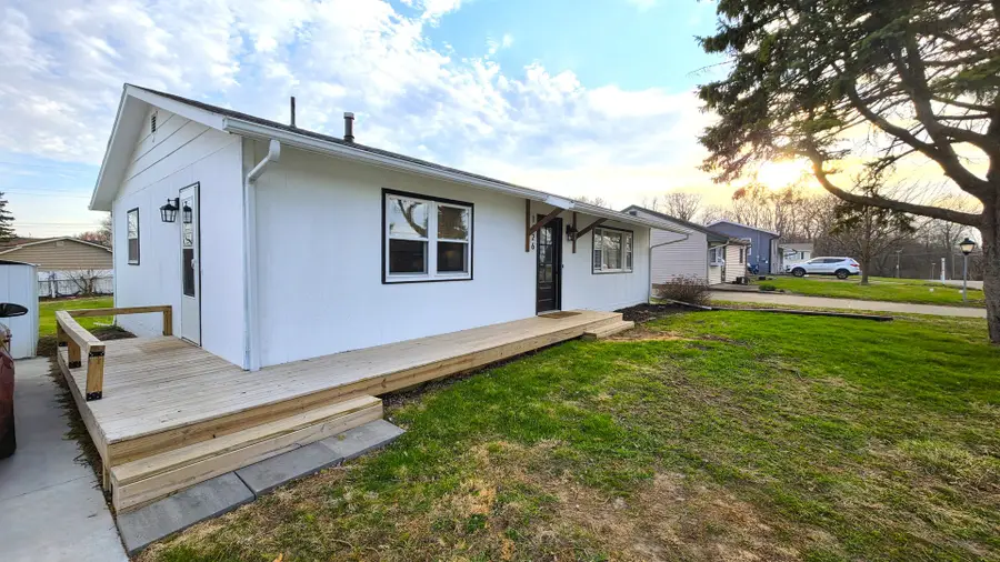 1426 Davenport Street, Le Claire, IA 52753 - #3