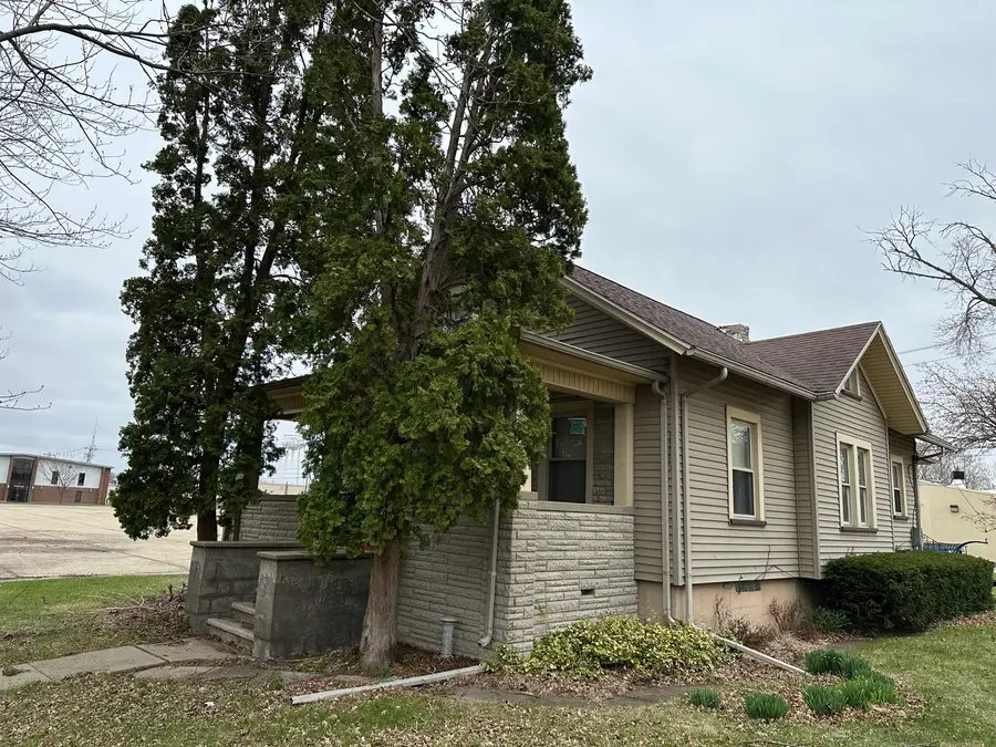 303 S Pleasant Street, Princeton, IL 61356 - #2