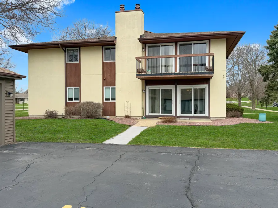 1801 S Yellow Creek Court #A1, Freeport, IL 61032 - #2