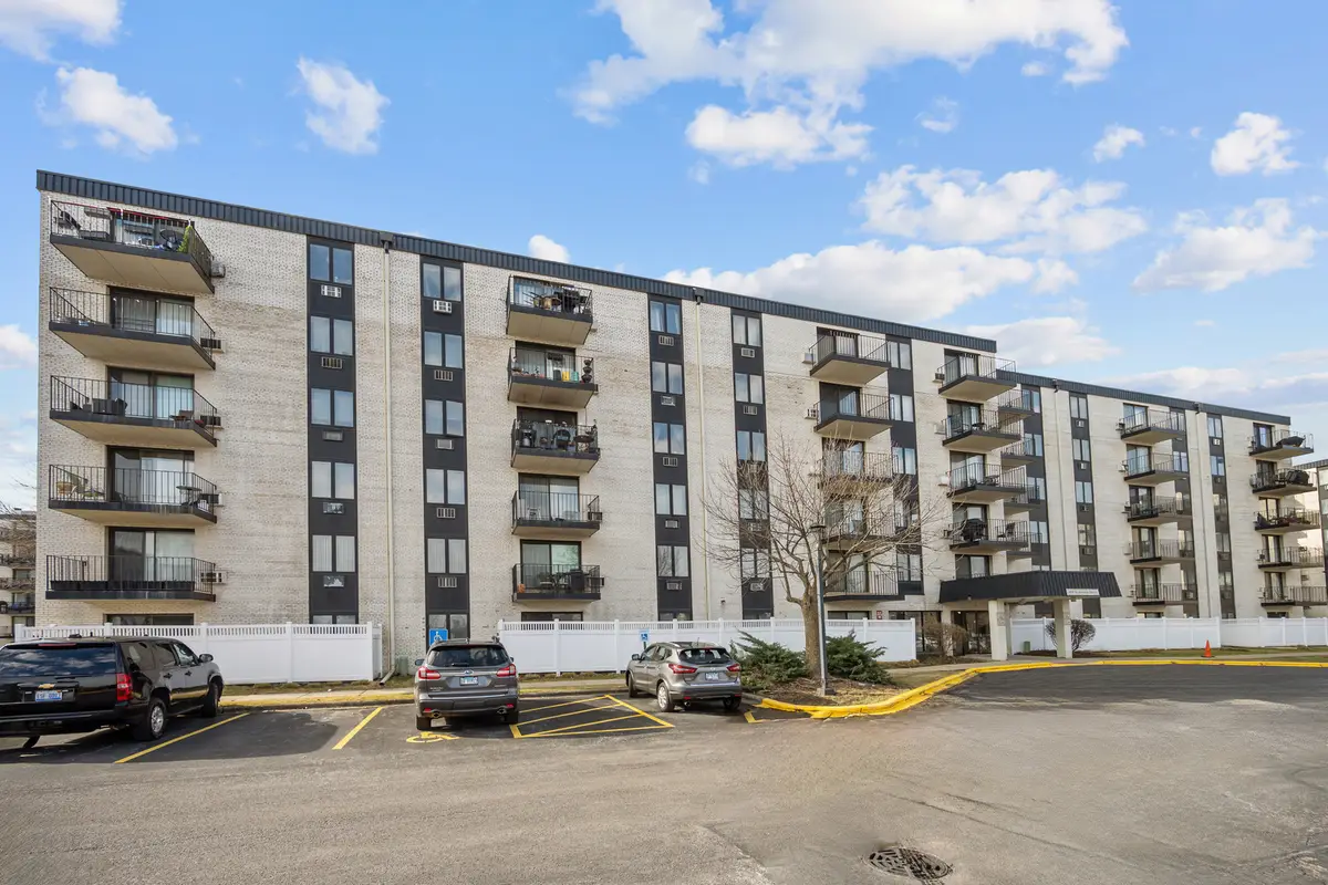 9118 W Elmwood Drive #3K, Niles, IL 60714 - #1