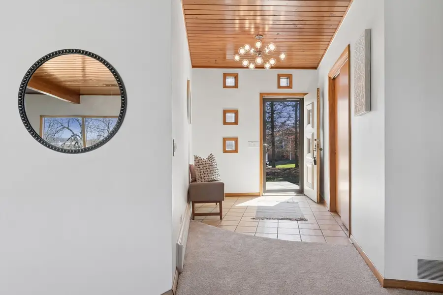 615 Robin Ridge, Elgin, IL 60123 - #3