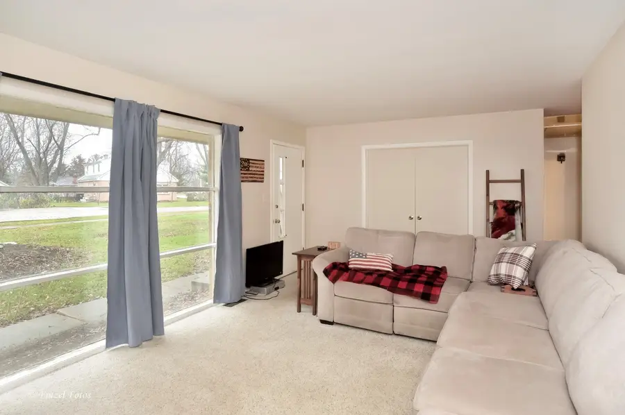 425 E Broadway Avenue, Crystal Lake, IL 60014 - #2