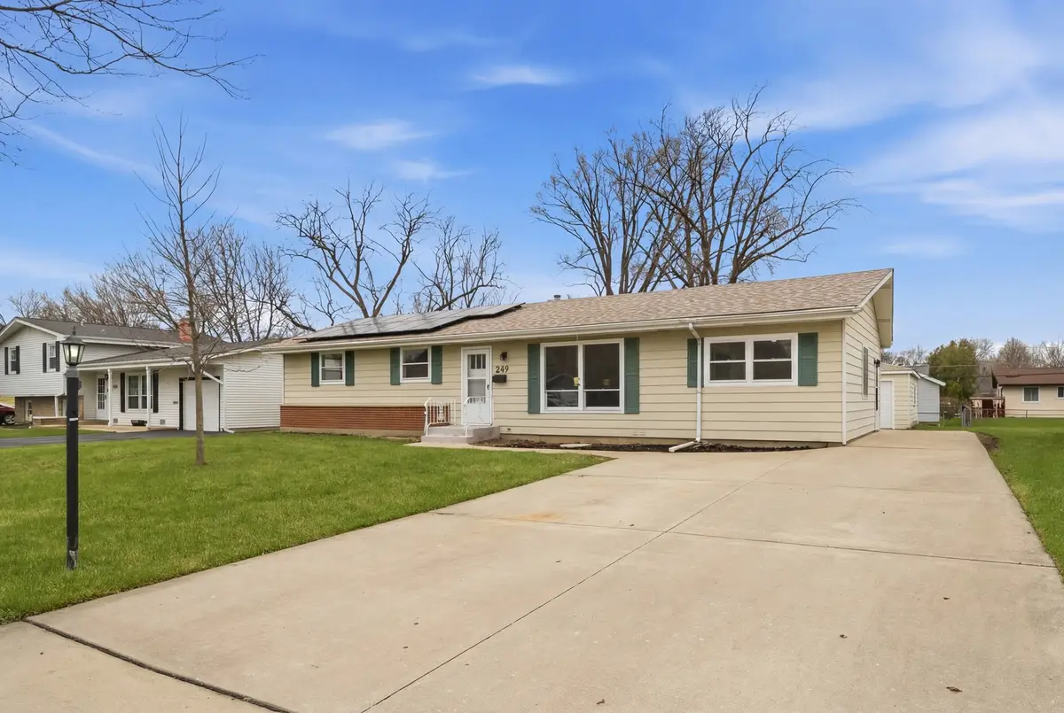 249 Shawnee Drive, Carol Stream, IL 60188 - #1