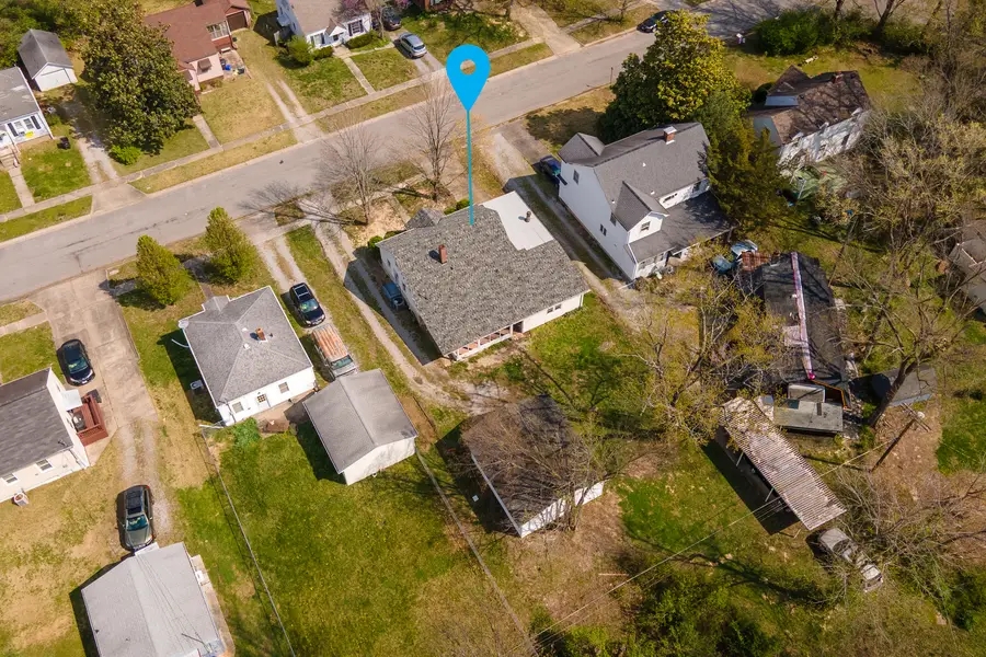 1105 W Walkup Avenue, Carbondale, IL 62901 - #2