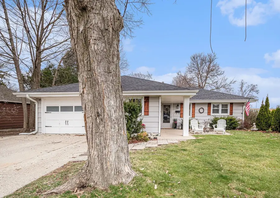 3804 Grove Avenue, McHenry, IL 60050 - #2