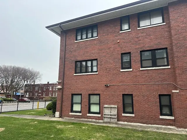 6758 S Jeffery Boulevard, Chicago, IL 60649 - #3