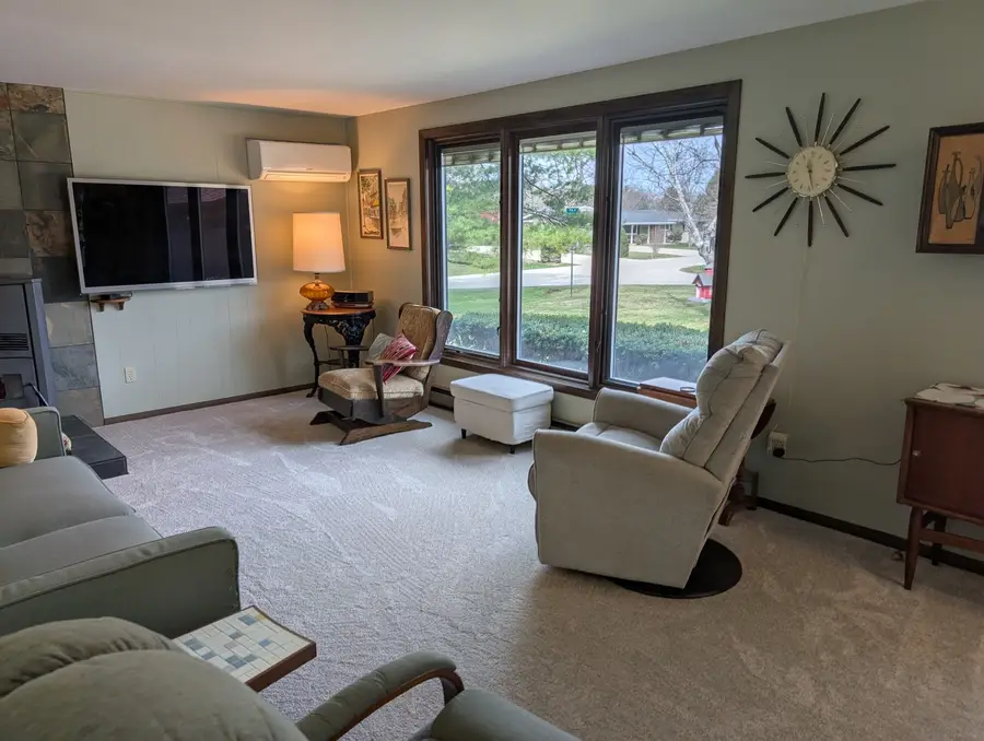 2155 Oriole Drive, Freeport, IL 61032 - #3