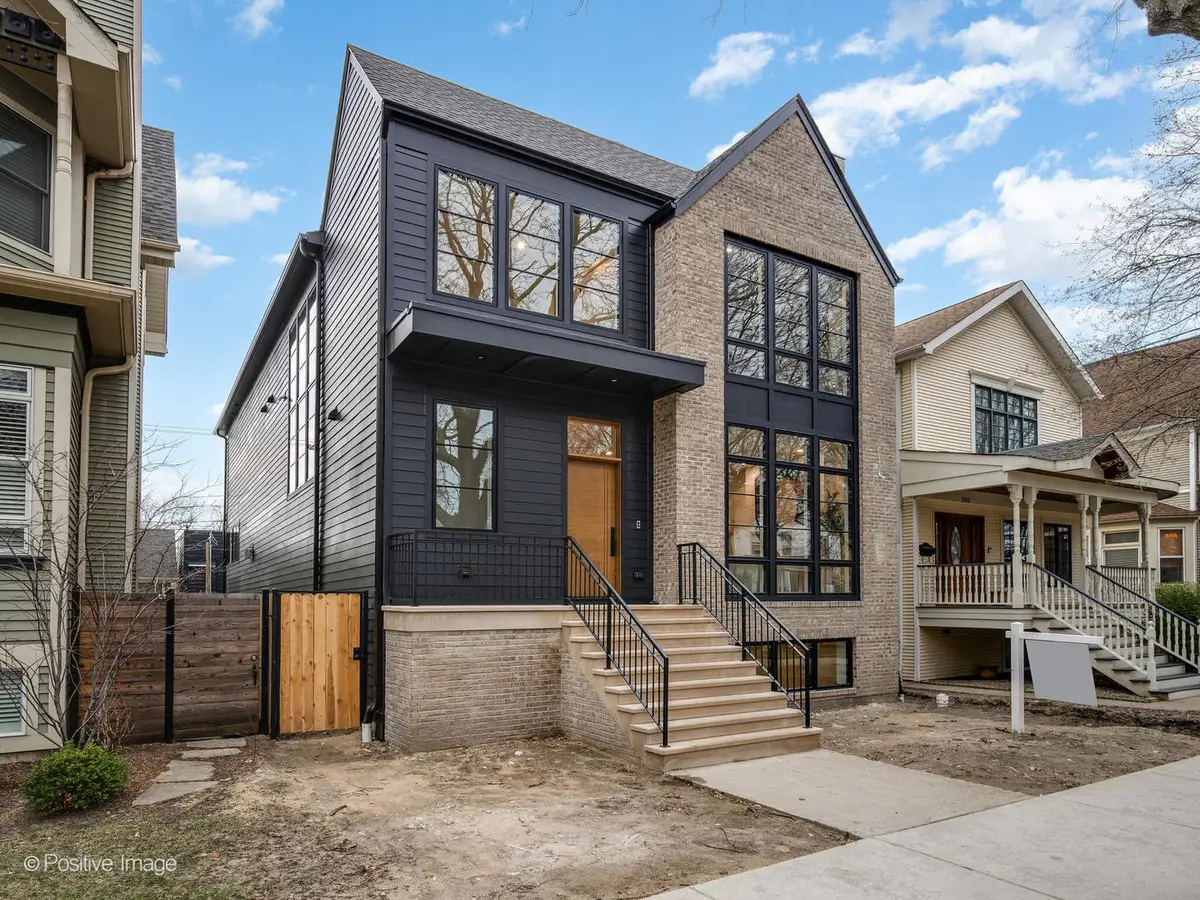 2016 W Giddings Street, Chicago, IL 60625 - #1