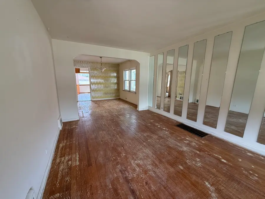 8842 S Cregier Avenue, Chicago, IL 60617 - #2