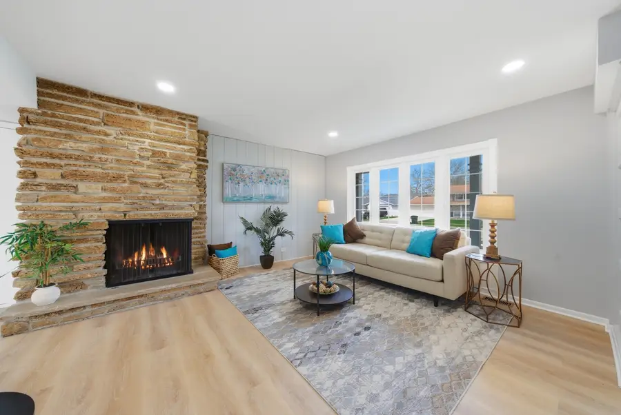 593 Bristol Lane, Elk Grove Village, IL 60007 - #3