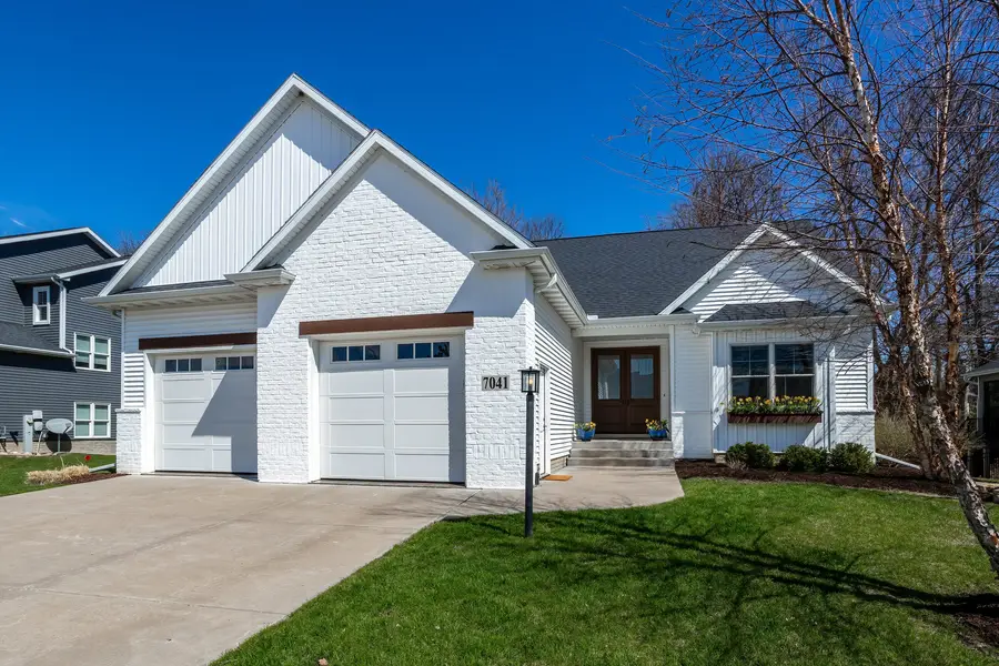 7041 Alvie Lane, Bettendorf, IA 52722 - #2