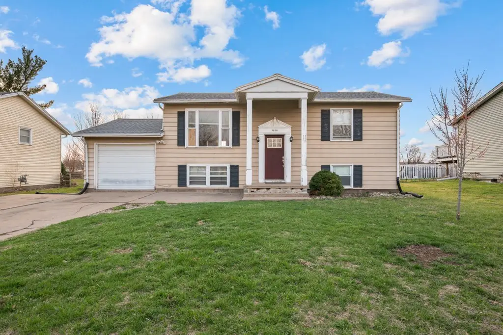 1500 9th Street Nw, Clinton, IA 52732 - #1