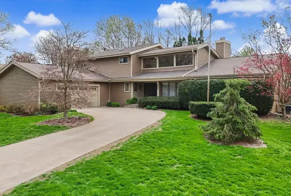 3207 Douglas Woods Drive, Urbana, IL 61802