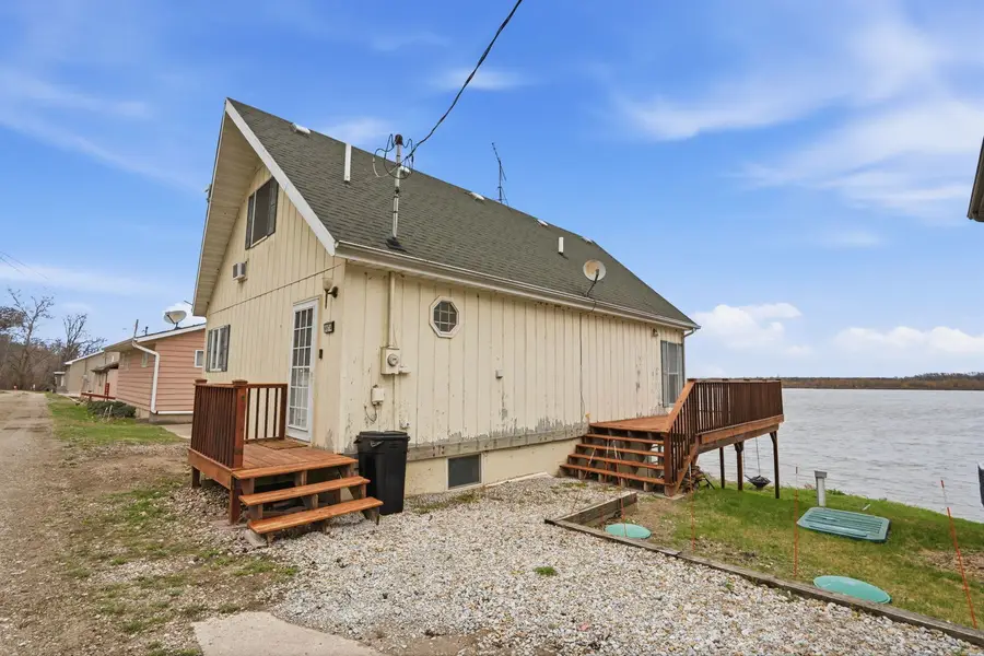 9874 F Avenue, Wapello, IA 52653 - #2