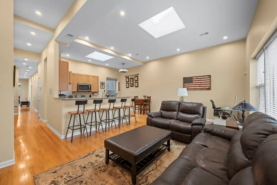 829 W Lawrence Avenue #3, Chicago, IL 60640 - #3