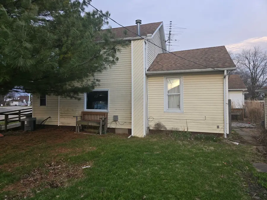 201 E Carlisle Street, McLean, IL 61754 - #2