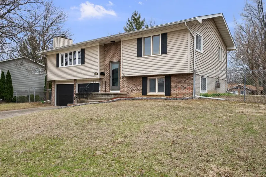 2501 E 34th Street Court, Davenport, IA 52807 - #2