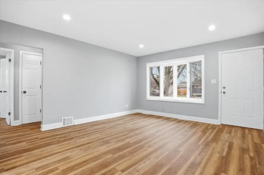 2320 W Cheyenne Road, Waukegan, IL 60087 - #3