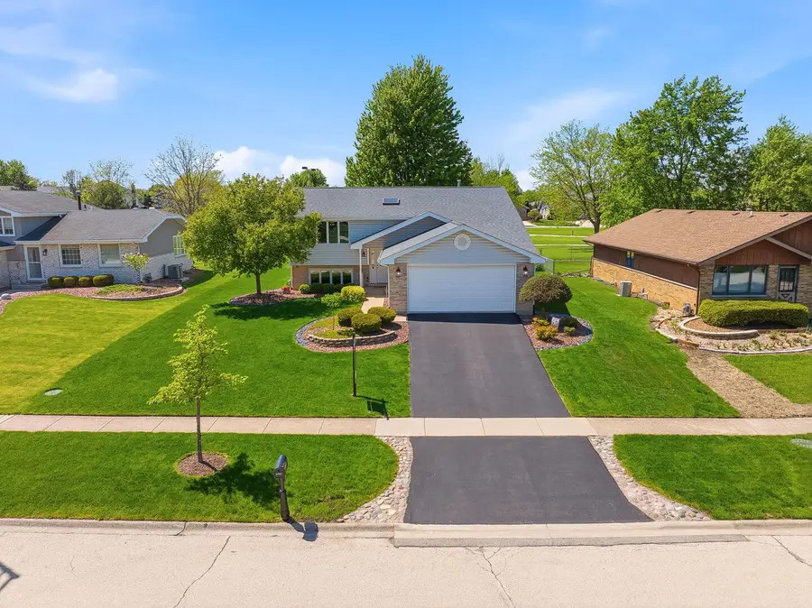 13764 W Deervalley Drive, Homer Glen, IL 60491 - #2
