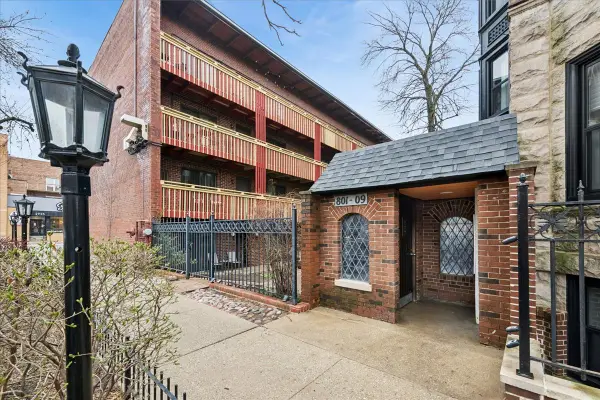 805 W Oakdale Avenue #1A, Chicago, IL 60657