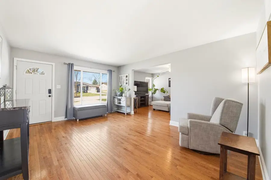 581 Charing Cross Road, Elk Grove Village, IL 60007 - #3