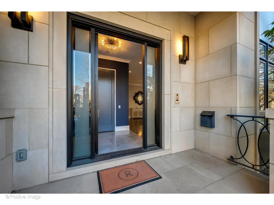 2107 W Bradley Place, Chicago, IL 60618 - #3