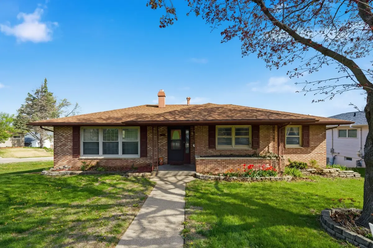 1918 W Garfield Street, Davenport, IA 52804 - #1