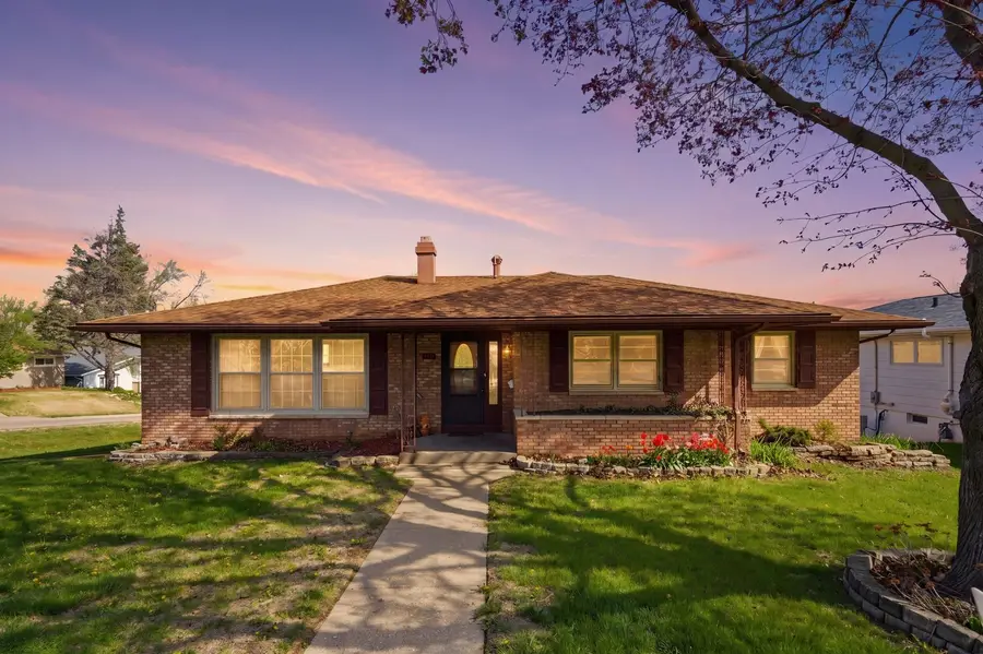 1918 W Garfield Street, Davenport, IA 52804 - #2