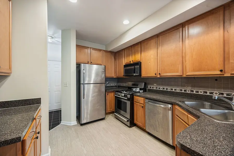 2556 Camberley Circle #2-813, Westchester, IL 60154 - #3