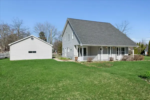 3303 Eastway Drive, Island Lake, IL 60042