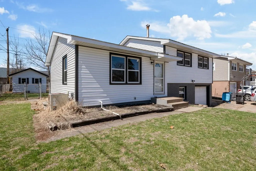 8012 10th Street W, Rock Island, IL 61201 - #1