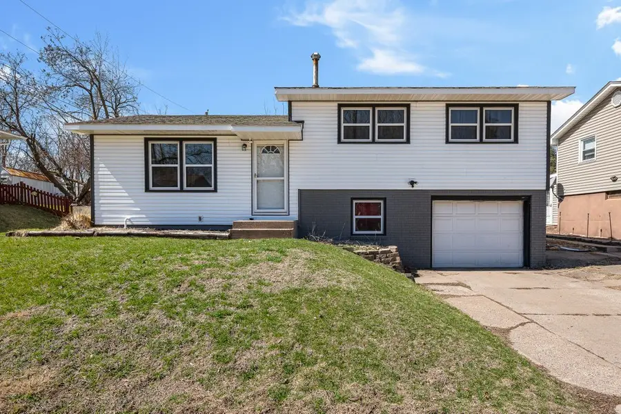 8012 10th Street W, Rock Island, IL 61201 - #2