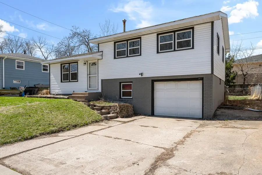 8012 10th Street W, Rock Island, IL 61201 - #3