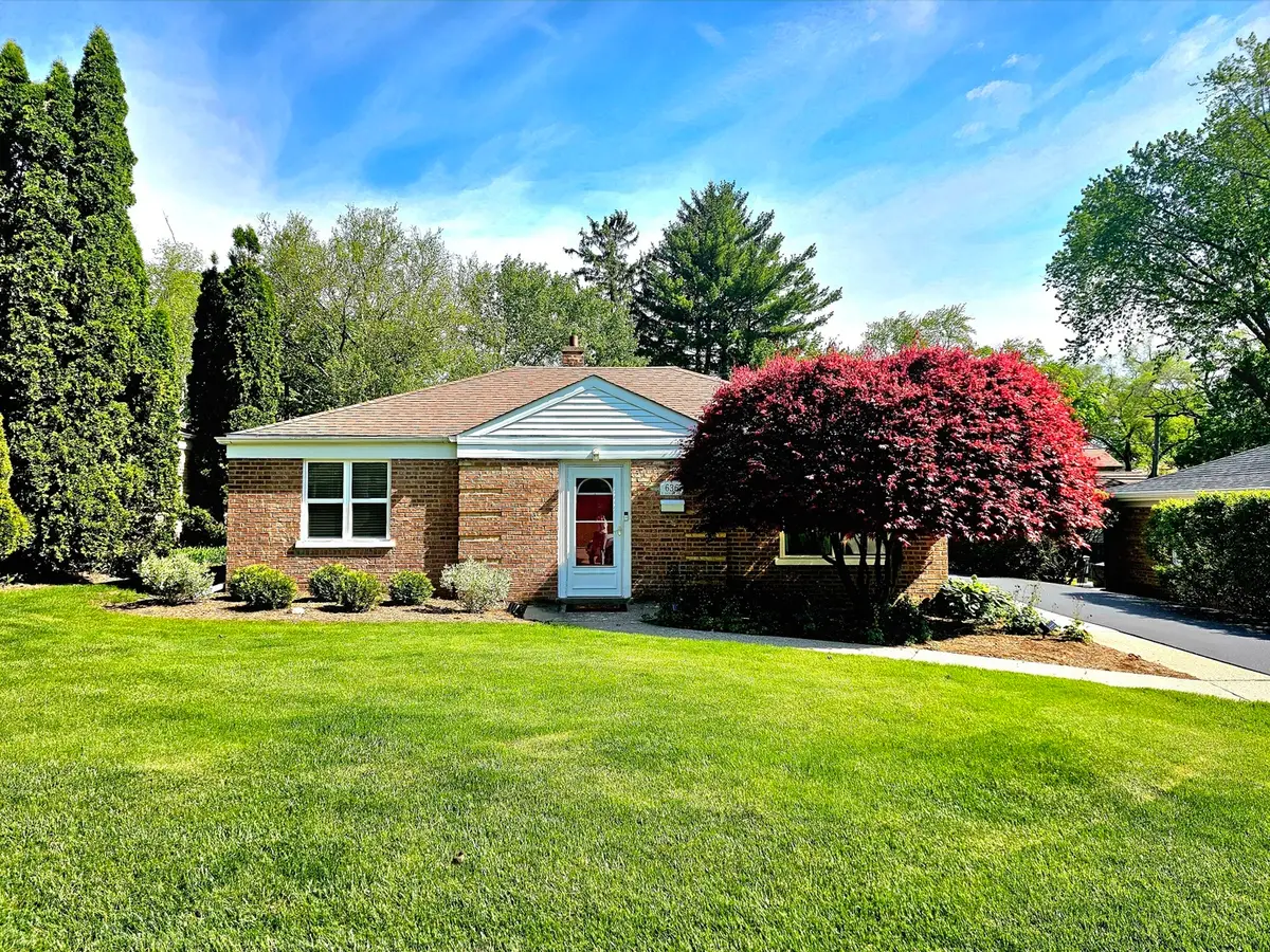 636 E Rockland Road, Libertyville, IL 60048 - #1
