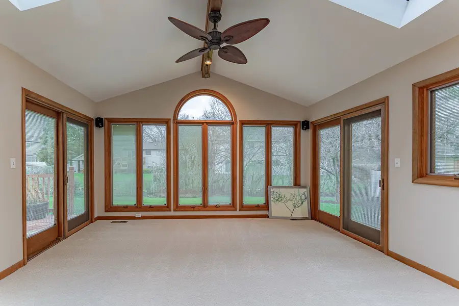 544 Northampton Circle, Elk Grove Village, IL 60007 - #2