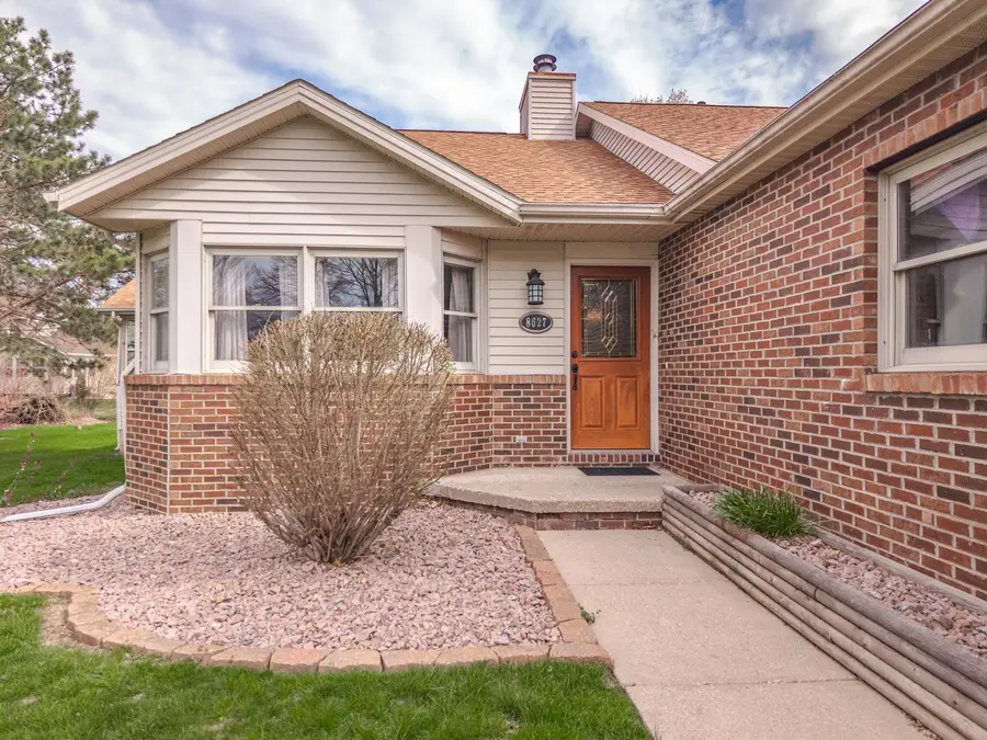 8627 Oakmont Road, Bloomington, IL 61705 - #2