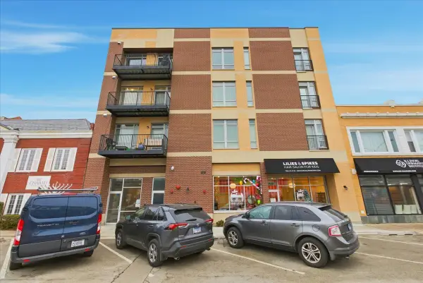 715 South Boulevard #301, Oak Park, IL 60302