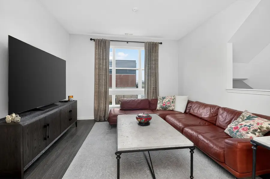 2213 Venture Drive, Schaumburg, IL 60173 - #2